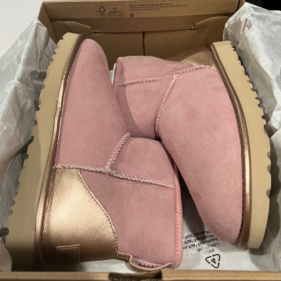 NEW UGG CLASSIC MINI SHINE Sheepskin Ankle Boots 1120872 SHELL PINK SIZE 7 NIB - Picture 3 of 14